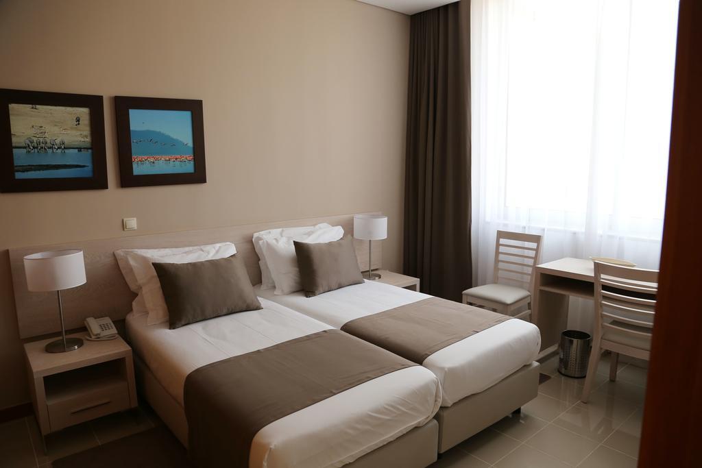Fly Hotel Luanda Exterior foto