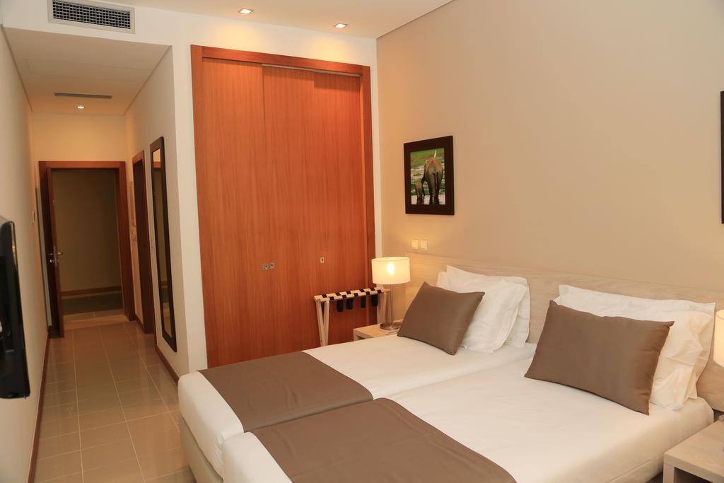 Fly Hotel Luanda Exterior foto